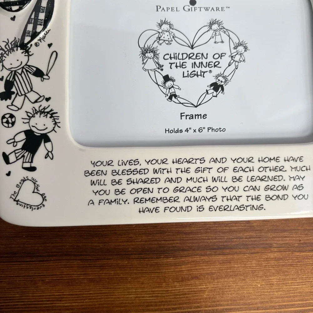 Papel Giftware Children of the Inner Light Family Picture Frame 4x6 Black White